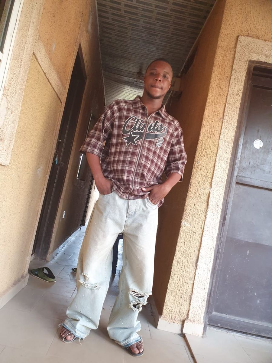 TwoyceeJonathan, 25 — Aba Single