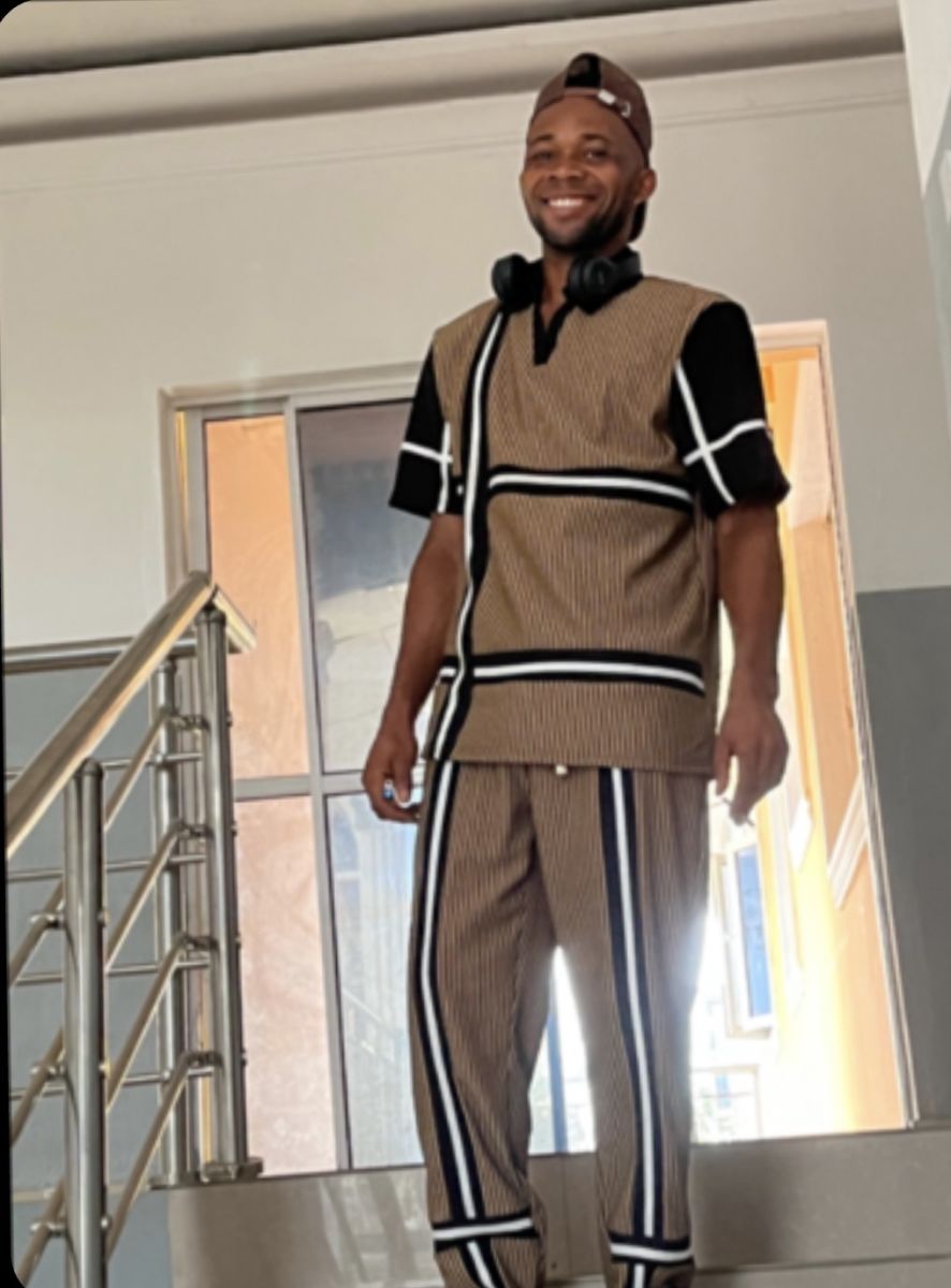 Upright, 27 — Ondo Single